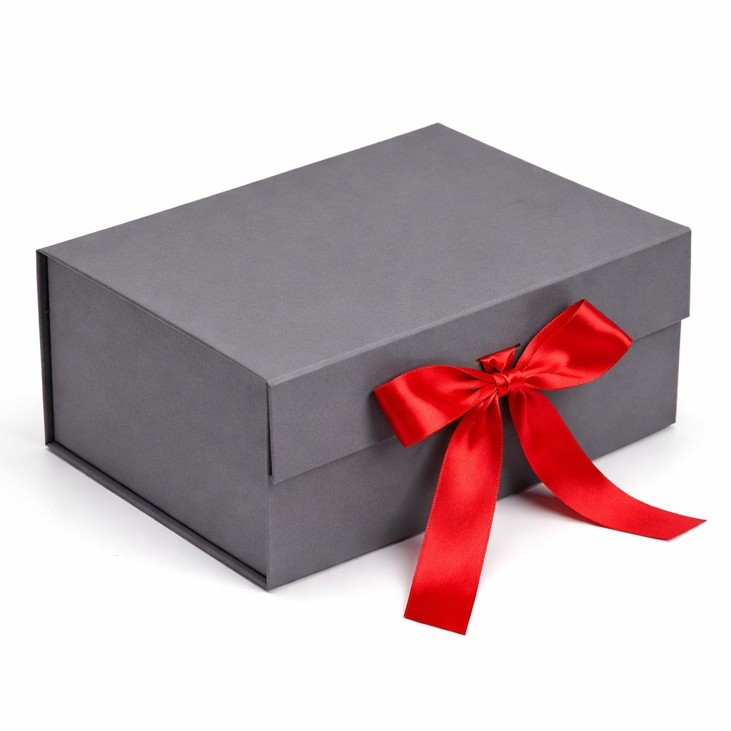 Siva ukrasna kutija i crvena mašna za poklon